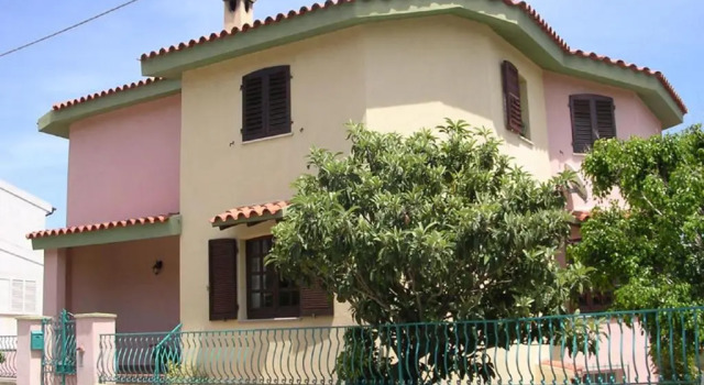 Orosei-Sardegna-Appartamento 5 posti letto con giardino