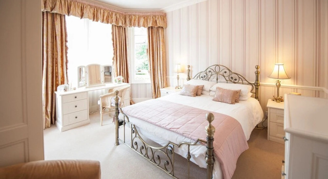 Pinewood Lodge, Забронировать Отель Отели Пула 4 звезды, 4*