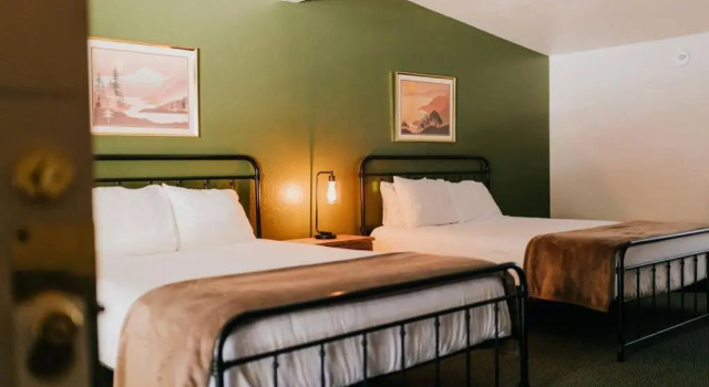 Четырёхместный номер Standard The Long Barn Lodge