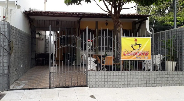 Candeeiro Hostel & Café