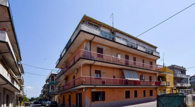 Amazing Apartment in Gioia Tauro With Wifi and 1 Bedrooms, Varaa Huoneisto Gioia Tauro Calabria