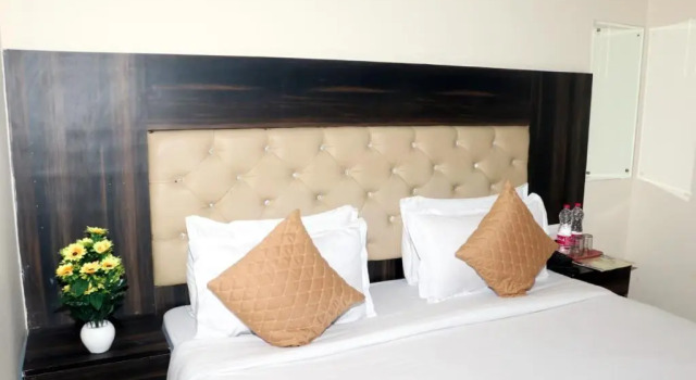 Номер Standard Hotel IVY Plaza
