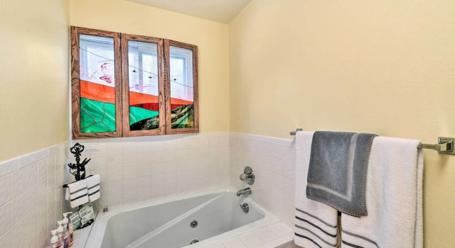 Коттедж Charming Buena Vista Creekside Home: Walk to Main!