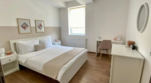 Апартаменты Wanderlust Home Cream, Rasnov Apt for 4, Wifi and Free Parking