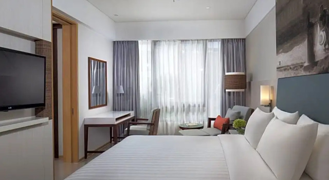Двухместный люкс c 1 комнатой с балконом и с видом на бассейн Courtyard by Marriott Bali Seminyak Resort