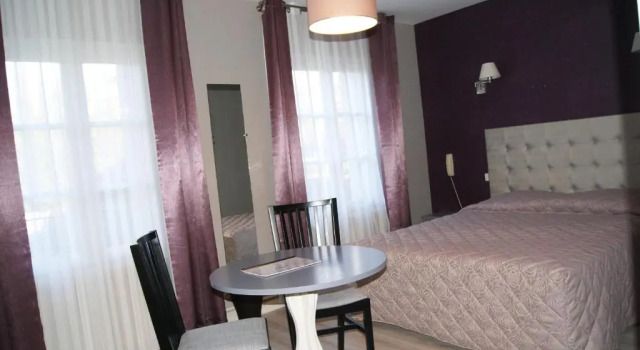 Четырёхместный номер Standard Logis Hotel Restaurant des Voyageurs