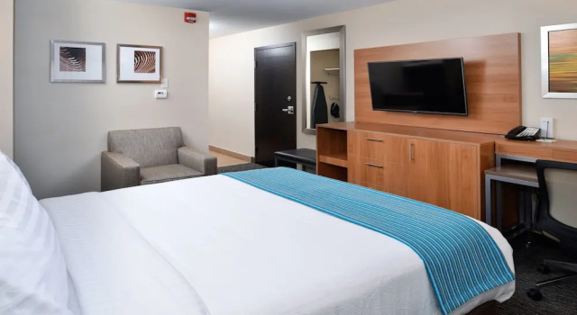 Двухместный люкс Holiday Inn Hotel & Suites Edmonton Airport Conference Centre by IHG