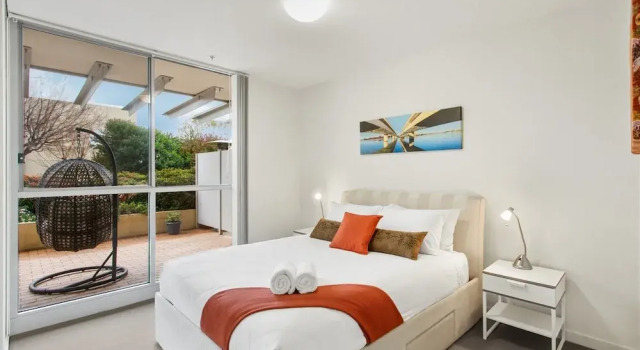 Апартаменты Madecomfy Spacious Canberra Living With Courtyard