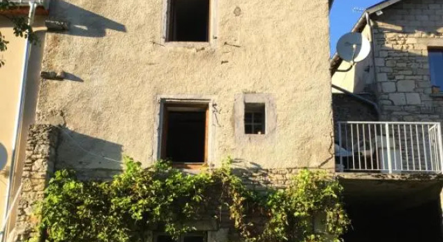 Gîte sur Loue, Book Hotel Hoteller i Ornans med parkering, Parkering