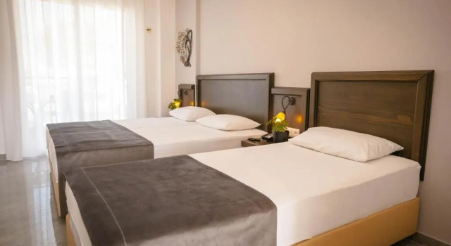 Трёхместный номер Standard Sarantis Hotel