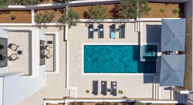 NEW! Villa Lady Maris with heated private pool, 5 en-suite bedrooms, 70m from beach, Buchen Sie Villa Hotels in Gespanschaft Split-Dalmatien mit Pool, Schwimmbad
