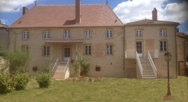 Le Logis d'Azé, Book Bed and Breakfast Hoteller i Burgund med parkering, Parkering