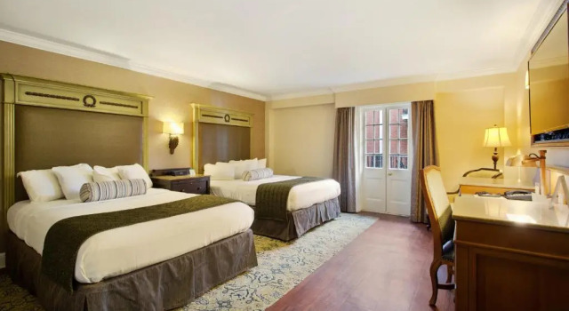 Четырёхместный номер Standard с балконом и с видом на внутренний двор Hotel St. Marie