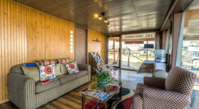 The Wisconsin Wood Inn, Buchen Sie Hotel Dickeyville Wisconsin