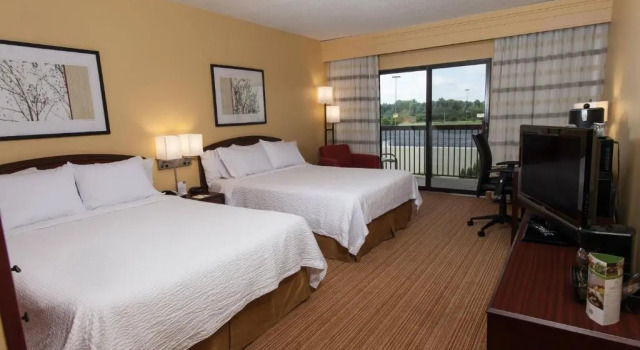 Четырёхместный номер Standard Courtyard by Marriott Florence