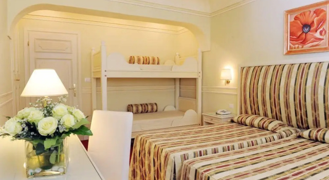 Четырёхместный номер Standard с балконом Park Hotel Villaferrata