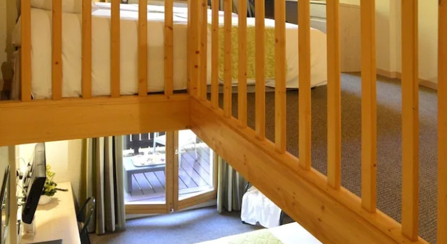 Четырёхместный номер Standard с балконом Logis Hôtel Le Bois Dormant-Hôtel Restaurant & Spa