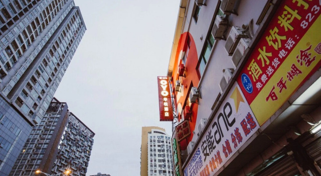 OYO 8012 Hua Yue Hotel, Buchen Sie Hotel North District China
