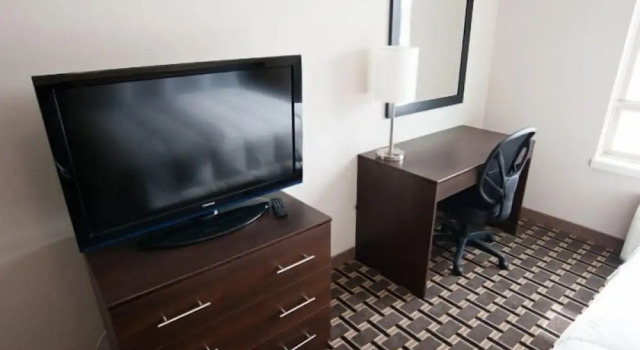 Stoughton Western Star Inn & Suites