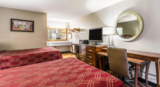 Четырёхместный номер Standard Econo Lodge Tallahassee I-10 near University