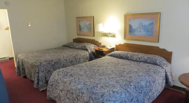 Четырёхместный номер Standard с видом на озеро Bridgeview Motel