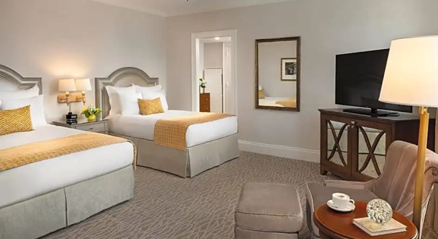 Номер Deluxe Warwick Melrose Hotel