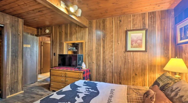 Gatlinburg Mountain-view Cabin: 5 Mi to Downtown