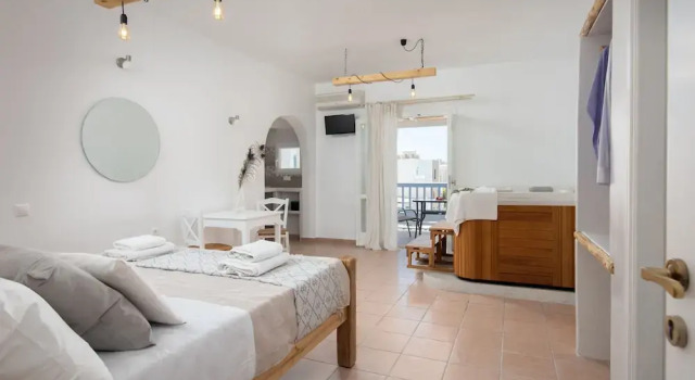 Aqua Naxos Apartments and Suites