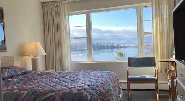 Двухместный номер Standard с видом на озеро The Shoreline Inn