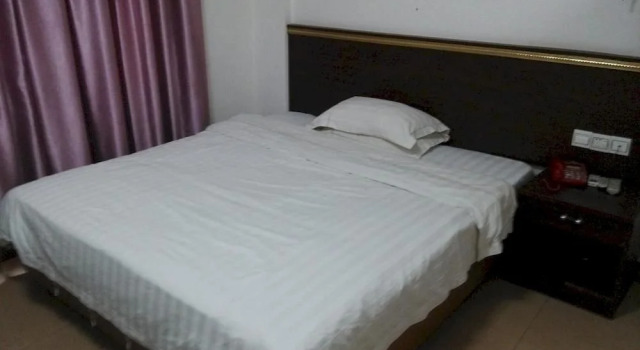 Qingyuan Lianzhou Huijing Express Hotel, Boek Hotel Hotels in Guangdong met parkeren, Parkeren
