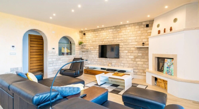 Awesome Home In Cavtat With Wifi, Забронировать Отель Отели Цавтат с парковкой, рядом с Пляж Цавтат, Парковка