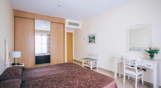 Полулюкс Отель Grand Muthu Golf Plaza Hotel & Spa