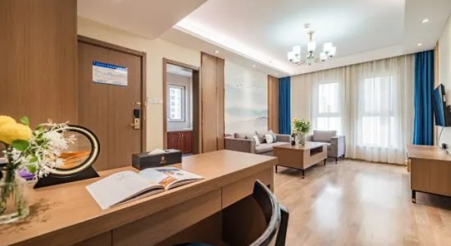 Трёхместный люкс Superior Yishuwan Hotel (Hi-tech Zone Shimao 52+ Shopping Center)