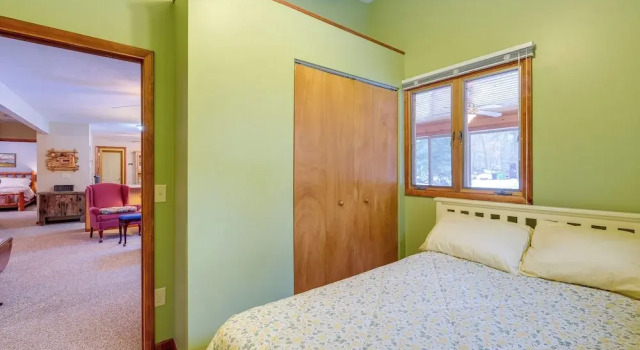Cozy Cottage w/ Sunroom - Walk to Higgins Lake!, Varaa Lomakoti Roscommon Michigan
