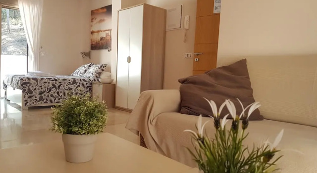 Студия TocToc Victoria Studio Solarium