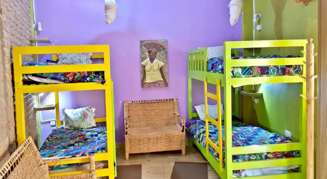 Кровать в общем номере (женский номер) Yambi Guesthouse