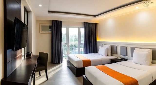 Четырёхместный номер Deluxe Sotogrande Iloilo Hotel
