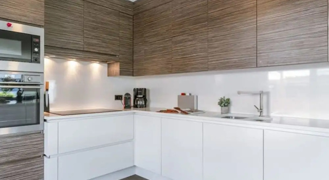 Коттедж Spacious House With Garden and Parking