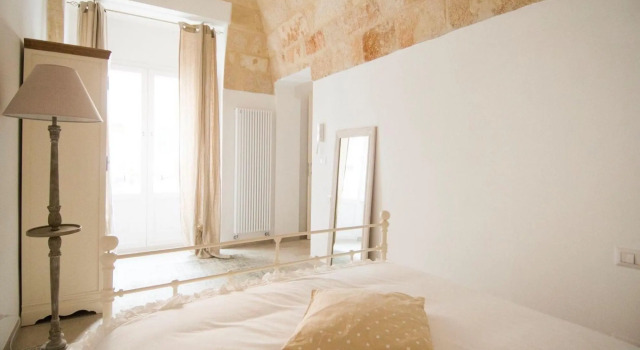 apartment in the center, ideal for couples, excellent location, possibility of parking-Dimora Via Vitti 1