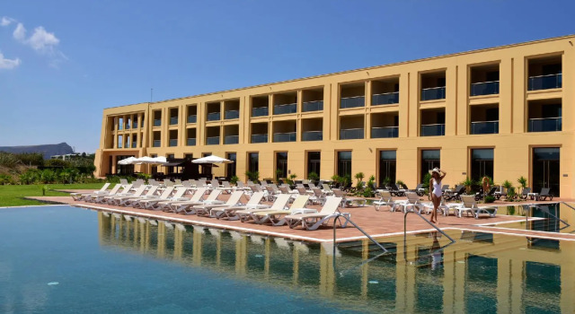 Pestana Porto Santo Premium All Inclusive Beach & SPA Resort, Забронировать Курортный отель Курортные отели Порту-Санту, рядом с Пляж о. Порто Санто, Курортный отель