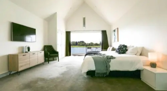 Clearwater Lakefront Suites, Забронировать Гостевой дом Крайстчёрч 