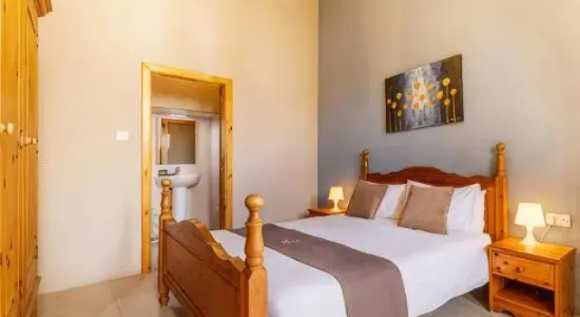 Naduri - 3 bedrooms (sleeps 7 + 2 kids) Nadur village