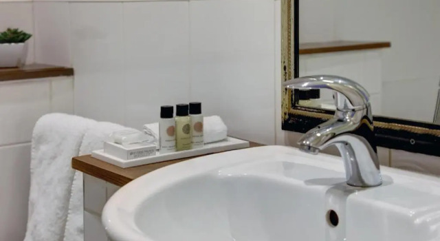 Полулюкс Crown & Mitre Hotel
