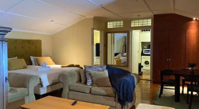 Room in Guest Room - Mash On 569 Rupert st, Boek Pension Pretoria 