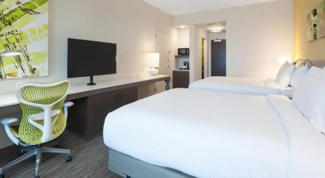 Четырёхместный номер Standard с балконом Hilton Garden Inn Ft. Walton Beach