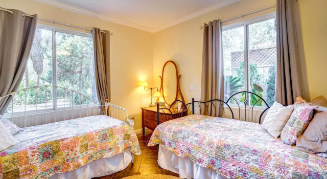 Fallbrook Vacation Rental: 3 Mi to Wineries, Забронировать Отель Отели Фоллбрук с парковкой, рядом с Grand Tradition Estate and Gardens, Парковка