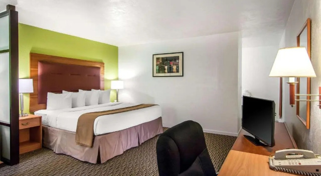 Люкс Quality Inn & Suites at Coos Bay
