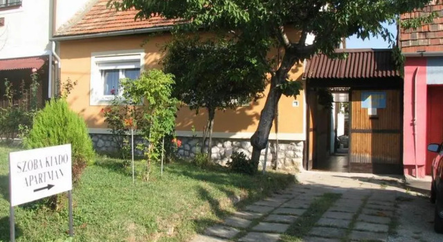 Коттедж с 2 комнатами Havas Apartman