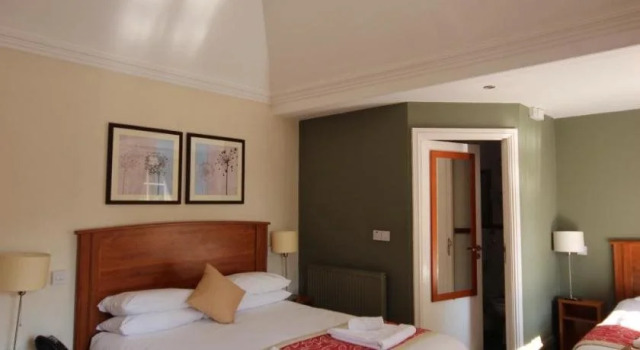 Plas Derwen Hotel, Забронировать Отель Абергавенни Гвент, рядом с Музей и замок Абергейвени