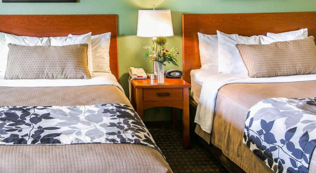 Четырёхместный номер Standard Sleep Inn & Suites Gonzales near Palmetto State Park